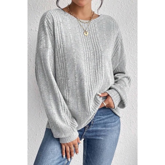 Gray V-Neck Backless Sweater - Picture 2 of 2